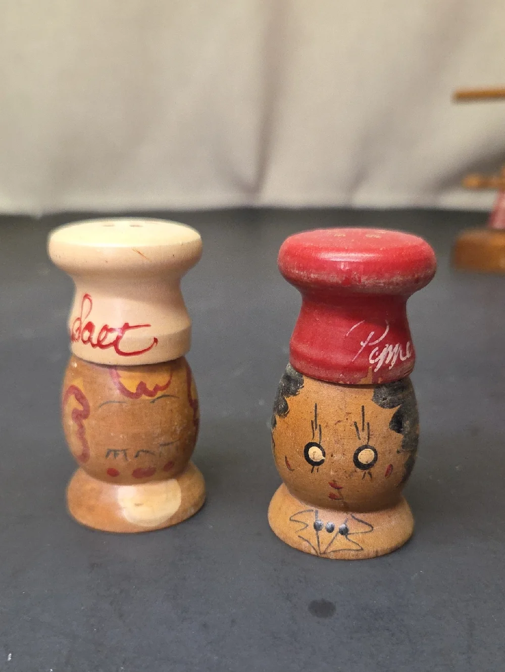 Vtg CORNWALL WOOD PRODUCTS Spindle Napkin/Letter Holder, S&P, Candle‎ Holders